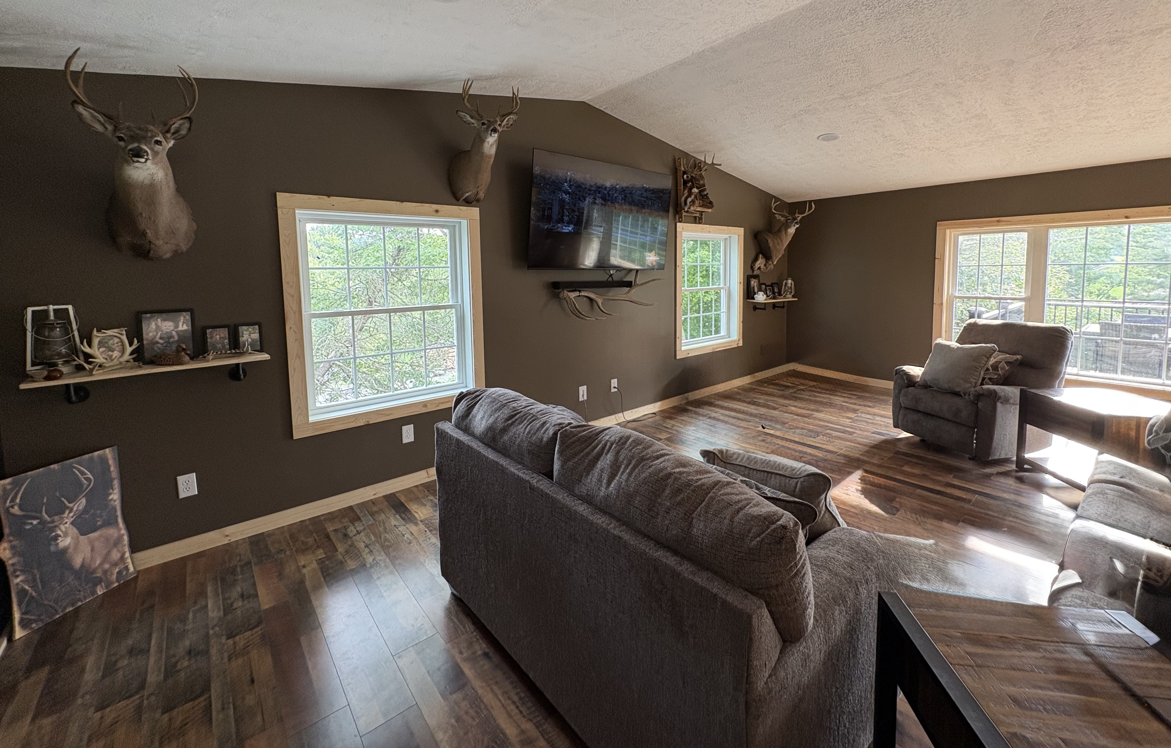 PA Backcountry Outfitters Pennsylvania elk hunting lodge living room
